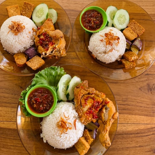 Nasi Ayam Lalapan